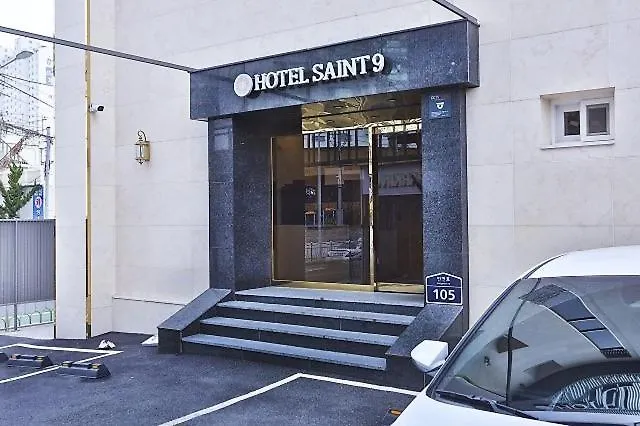 Saint Nine Motel